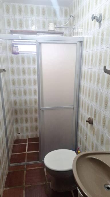 Quarto Para Quatro Pessoas A Duas Quadras Da Praia - Balneario Saint Etienne - Matinhos Esterno foto